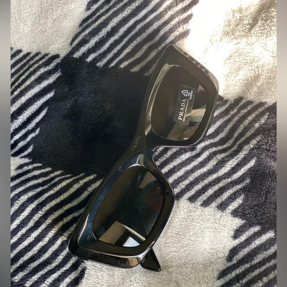 Prada sunglasses (PR13ZS) - Picture 4 of 6